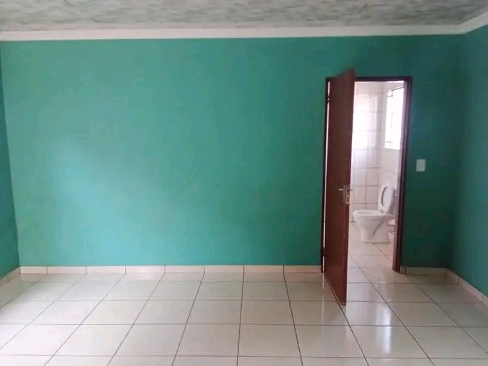 Beautiful room to rent available at eastfield  in Vosloorus