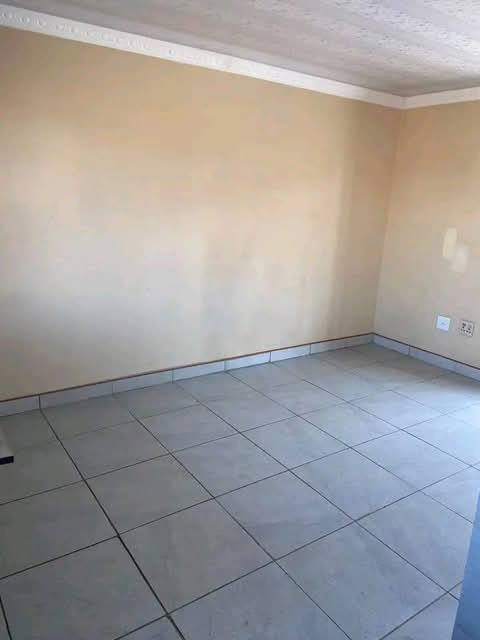 Outside room to rent near town for r2,000
yo  in Vanderbijlpark