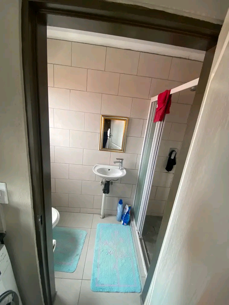 3 bedroom apartment available in ext 5. r6600  in Cosmo City