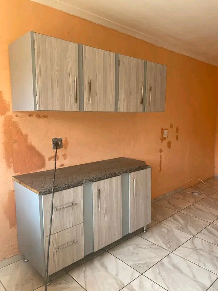 2 beautiful and clean bachelor units have bec  in Kenilworth