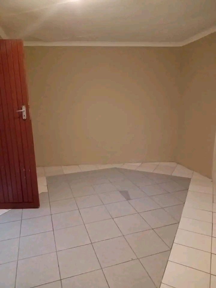 Room available for rental for r1400 at  ext 3  in Chiawelo