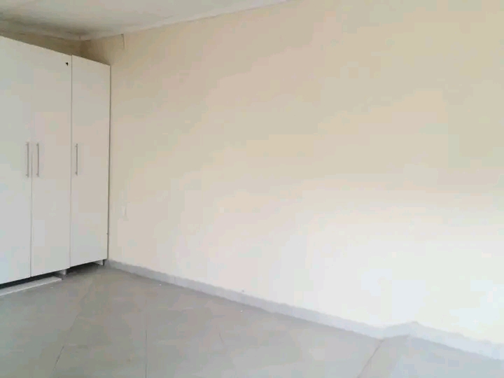 Beautiful big ,1 bedroom cottage near daras c  in Kensington