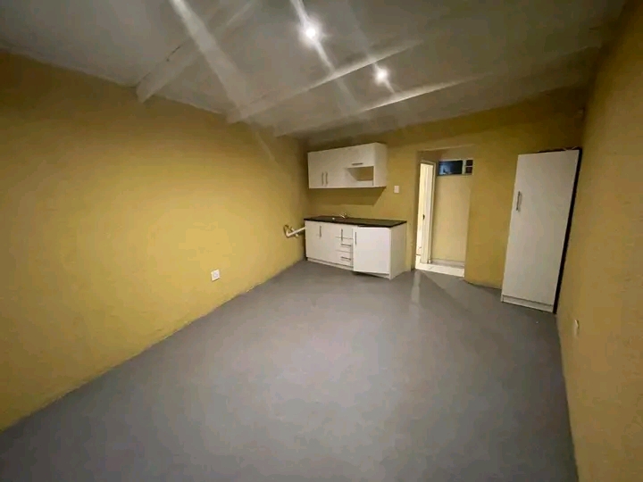 1 bedroom cottage with en-suite ,comes with l  in Norkem Park