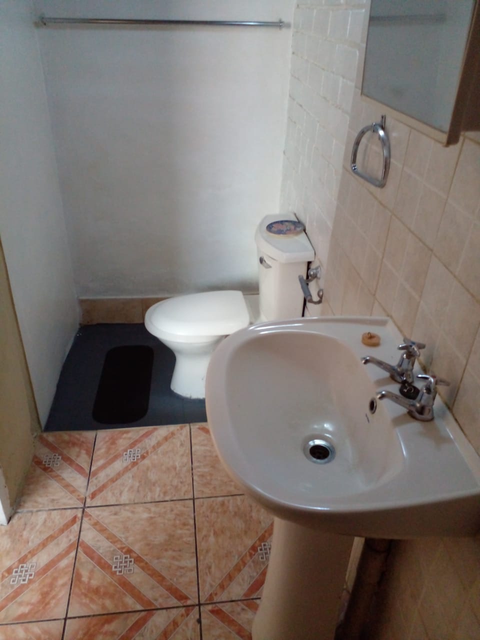 1 bedroom  garden cottage available as from 1  in Rewlatch