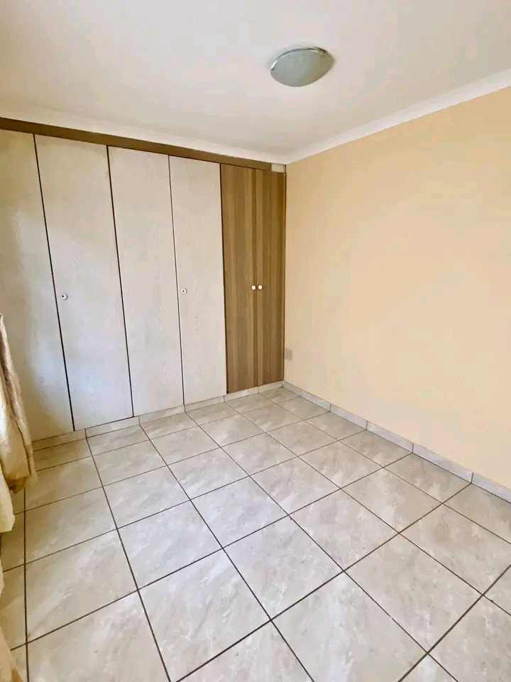 House to rent in eastfield
asked price : r50  in Vosloorus