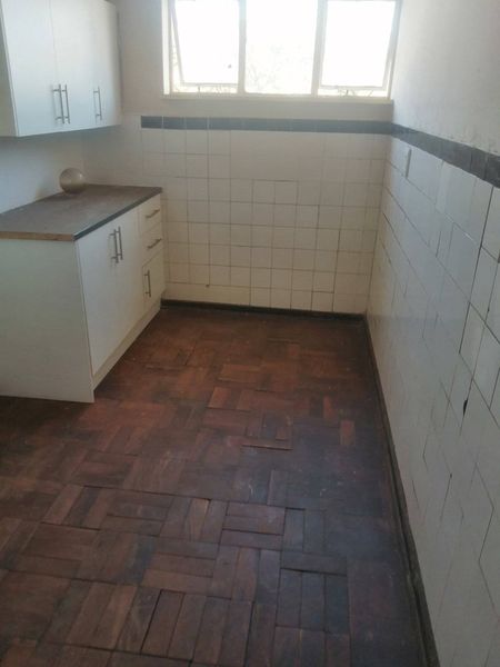 For 1 bedroom in a 2 bedroom flat. trumpledor  in Yeoville