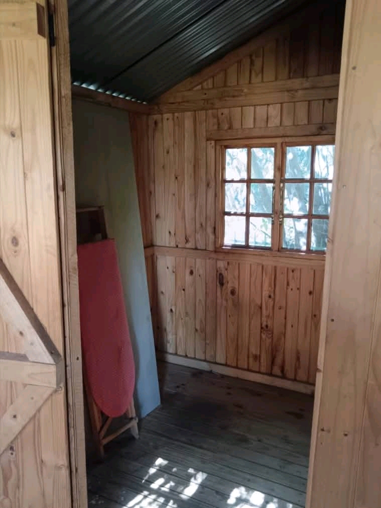 A big spacious 2 room  wendy house immediatel  in Delville