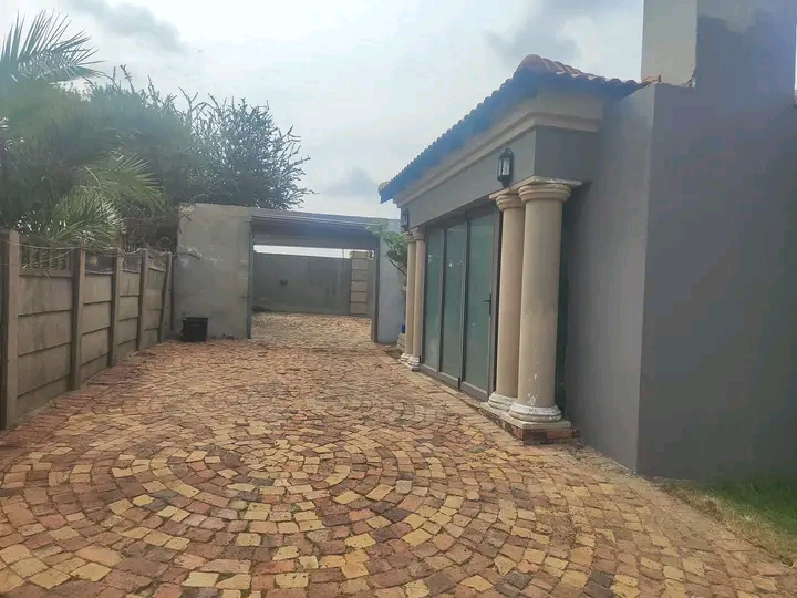📍rental 4 bedroom house available 
1 may   in Birchleigh