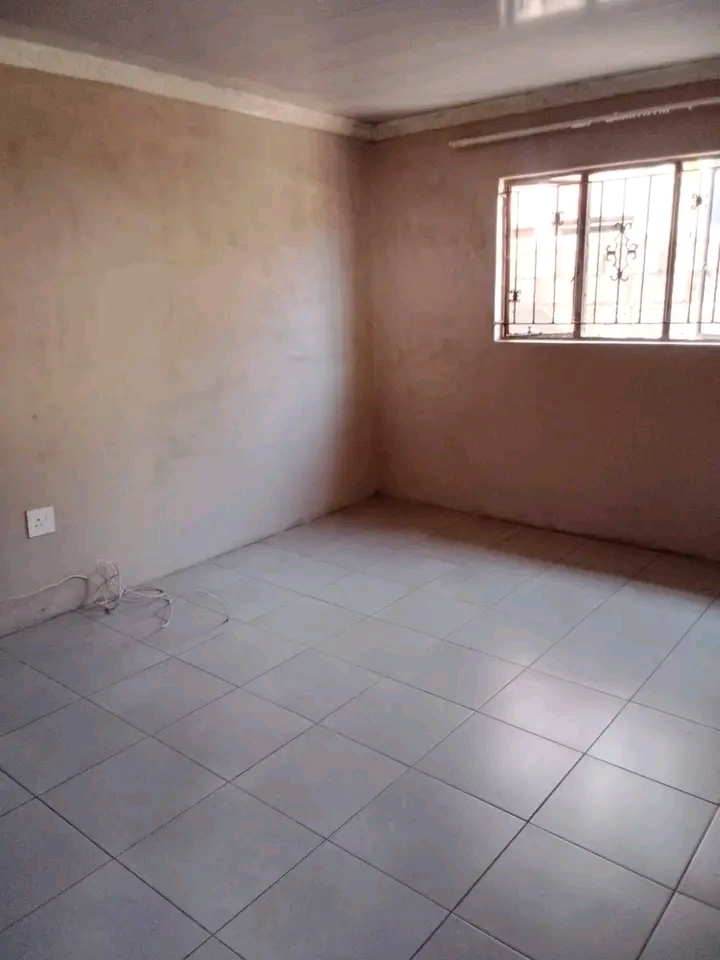 Big room available in ext 3
garage size
r18  in Dobsonville