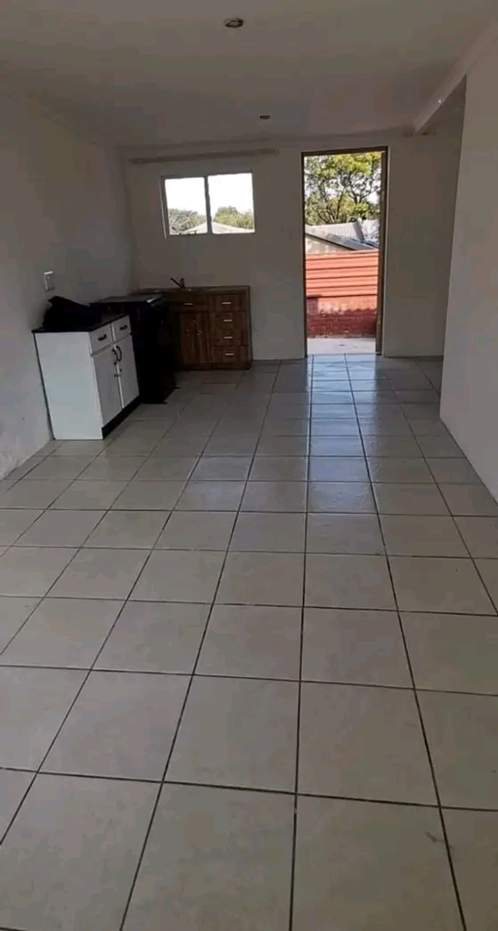 Cozy 1 bedroom, 1 bathroom with open plan kit  in Florida