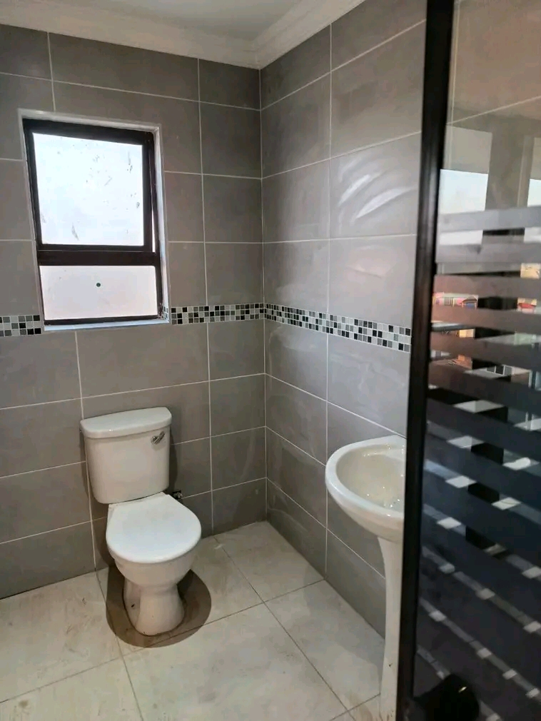 I am renting out a bachelor room in ext 78. t  in Clayville