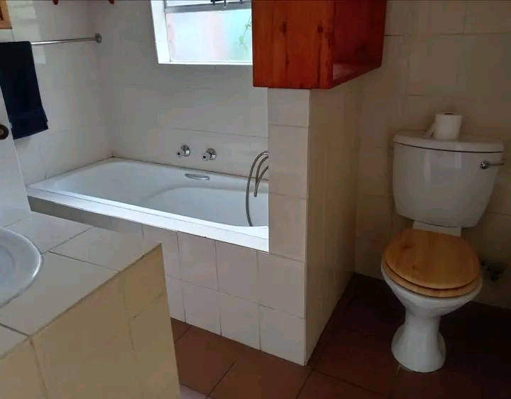 2 bedroom cottage to let 
r5000p/m 
occupat  in Mulbarton