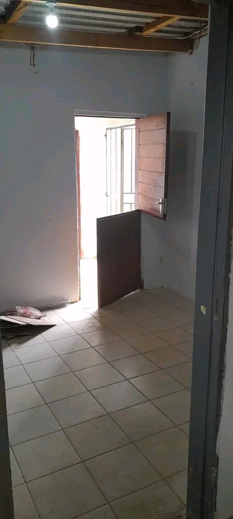 Hello everyone there are rooms to rent availa  in Roodekop