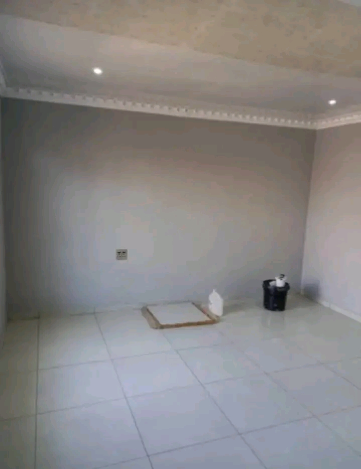 Room available this month end (may 2024) in t  in Vosloorus
