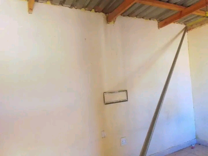 A room for rental in palmridge ext 5 for 1000  in Palm Ridge