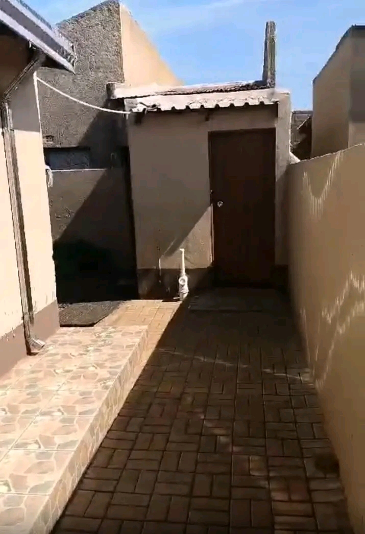 🎉beautiful 3 bedrooms house to rent ext28�  in Vosloorus