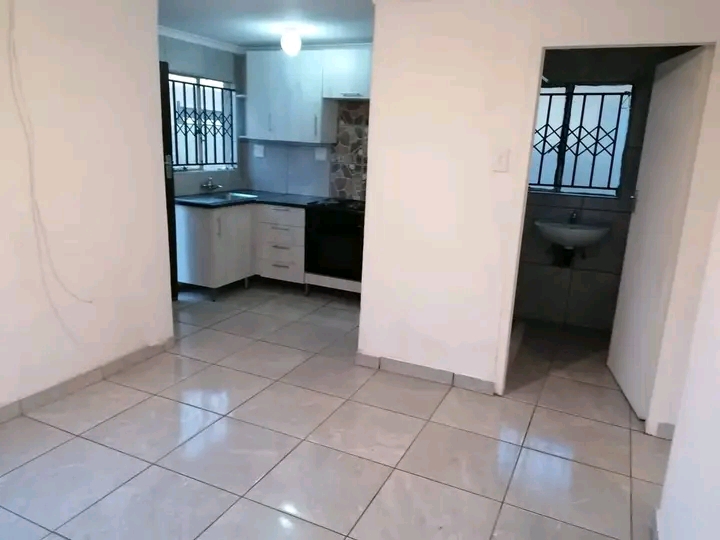 2 bedroom 1 bath house for rent in green vill  in Soweto