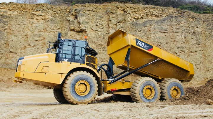  a dump truck is a truck used for transportin  in Nelspruit