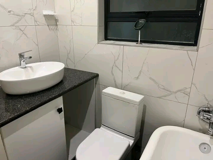 2 bedroom house to rent close to koma road 
  in Senaoane