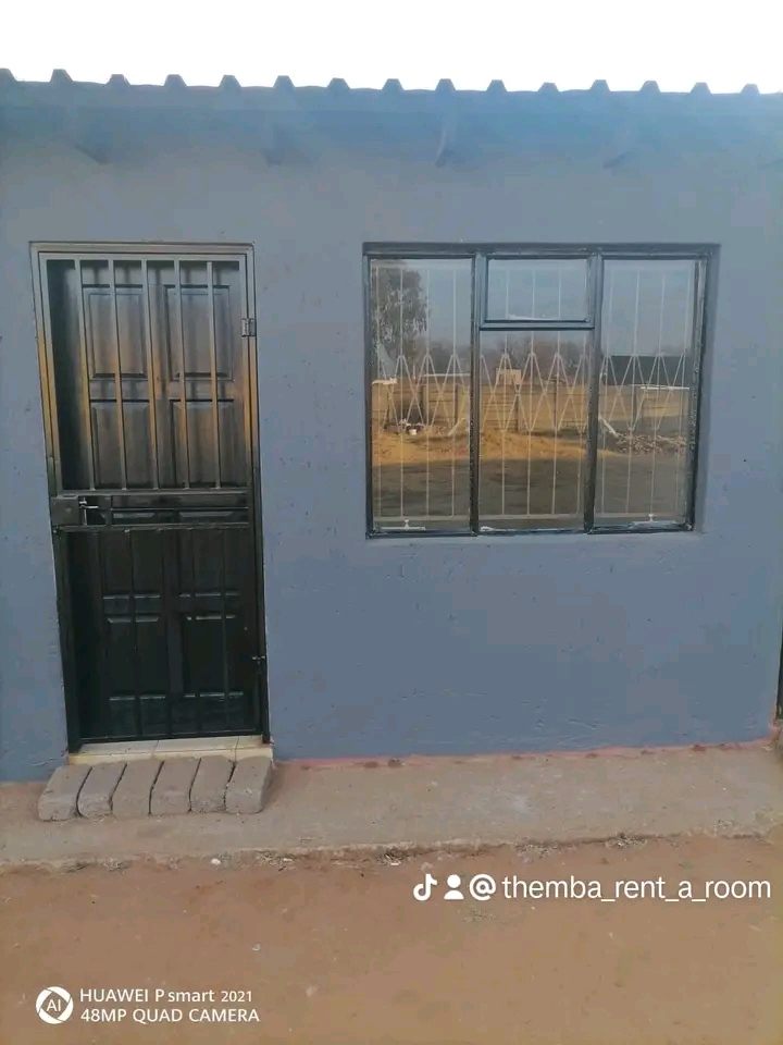 We have rooms available for rent in x1 basoth  in Vosloorus