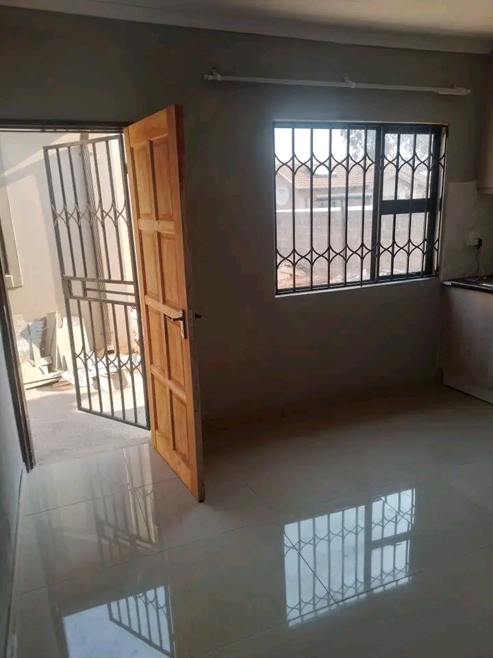 Bachelor room to rent at moagi estate eastfie  in Vosloorus