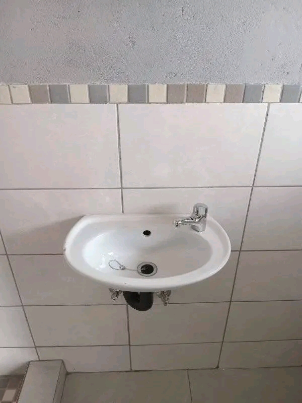 En suite available in zone 2 ..tht is going w  in Pimville