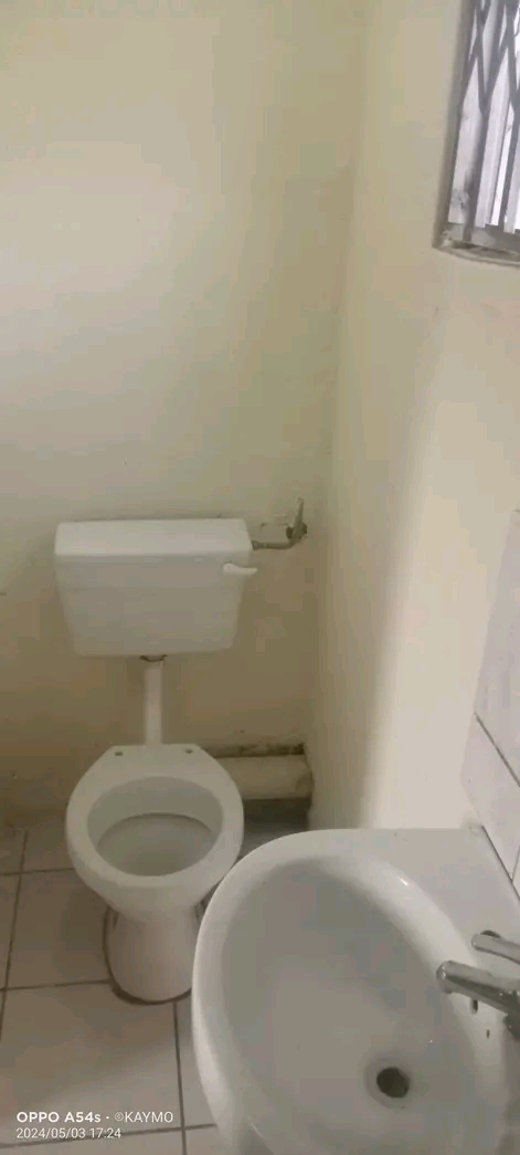 Room to rent again available for r1400 it got  in Braamfischer