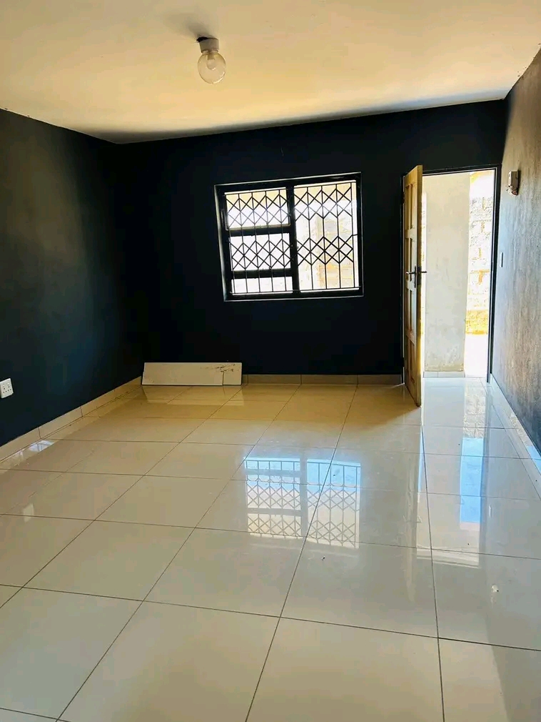 Bachelor to rent :r3500
deposit :r3500 two i  in Tembisa