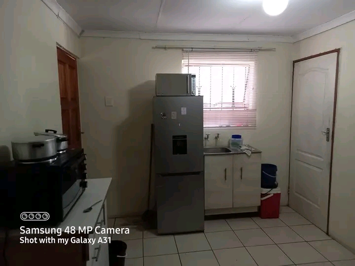 Bachelor room for rental
🤑 price:r2300 pm  in Ebony Park