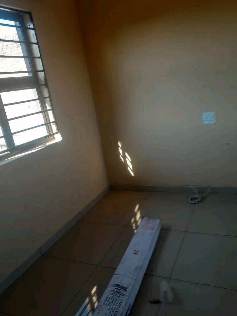 Ensuite available at mapetla 2500 parking spa  in Mapetla