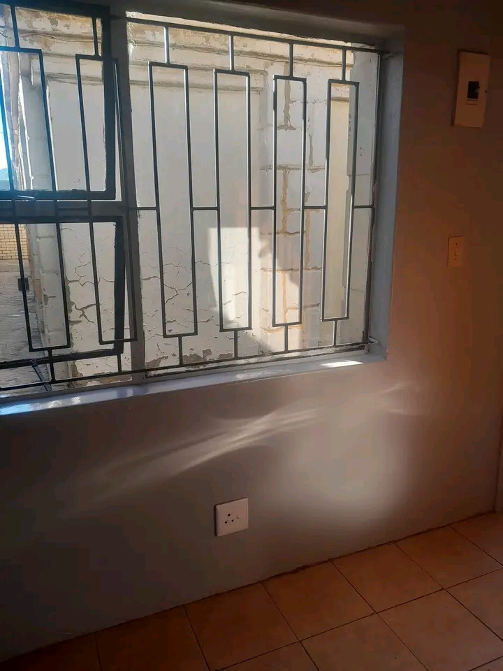 Room available at ext 3 with tiles and ceilin  in Zola
