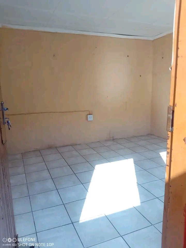 Open 2 room  to rent at malefeste dindela ava  in Vosloorus