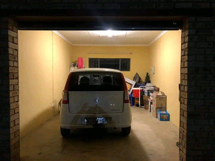 Lakeside gardens, zambesi street, riversdal �  in Meyerton