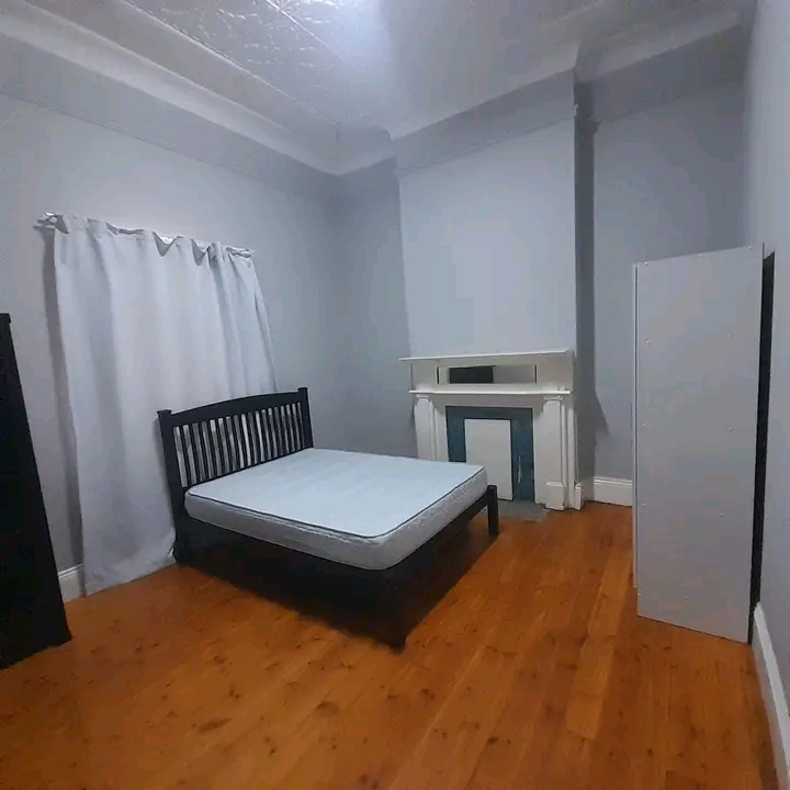 Large furnished room in upmarket commune 
re  in Jeppestown