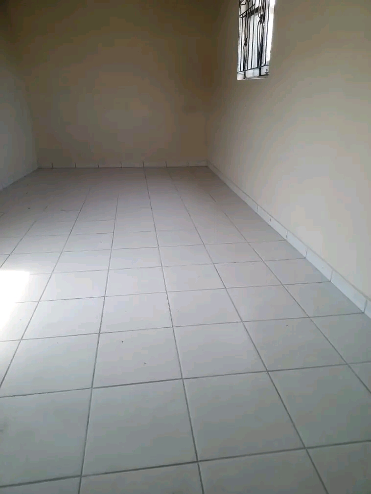 Ext 2 (katlehong) spacious room for rent

t  in Moleleki