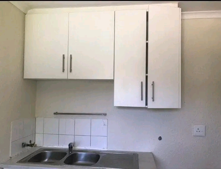 3bedrooms 2bathrooms
6500 rent 
r6500 depos  in Birch Acres