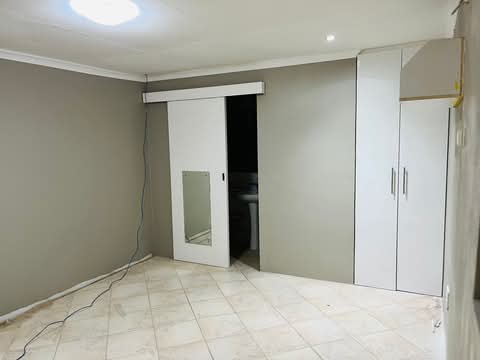 Cottage room available now for r4000 and r400  in Ferndale