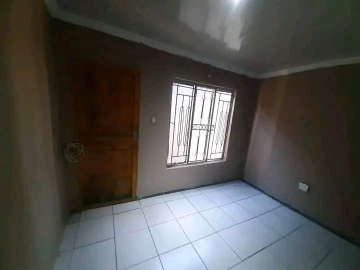 Standard room available in ext 4 
outside to  in Ebony Park