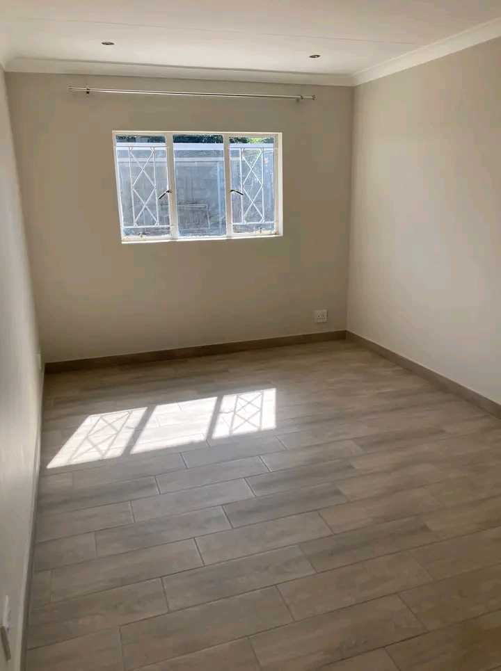 Room to rent in house-share, r4,350.00, for a  in Ferndale