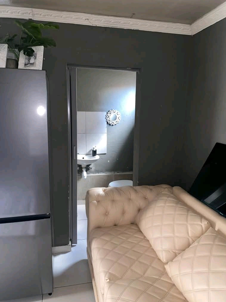 Beautiful open plan bachelor consists of fitt  in Norkem Park