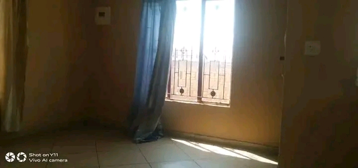 2 bedroom  2 bed ii 1 bath ii kitchen ii loun  in Spruitview