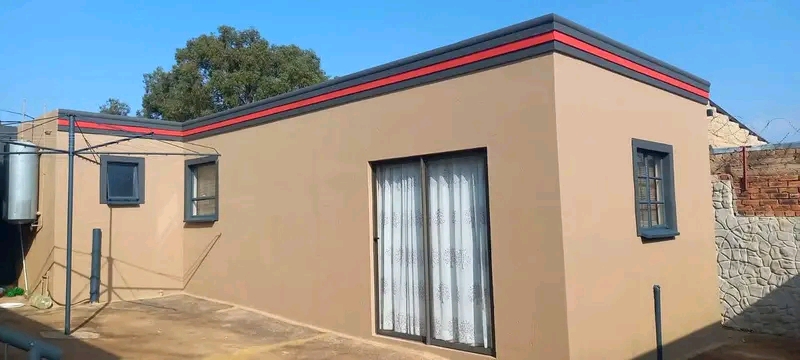 Spacious cottage to rent in germiston
monthl  in Delville