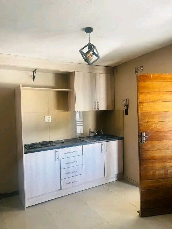Room available at ext 71
*rent is r3000.
*t  in Clayville