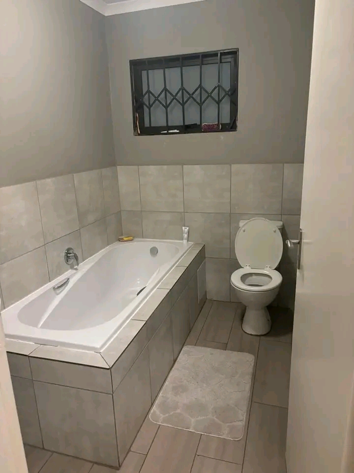 Neat & clean 3 bedroom house available 
area  in Vosloorus