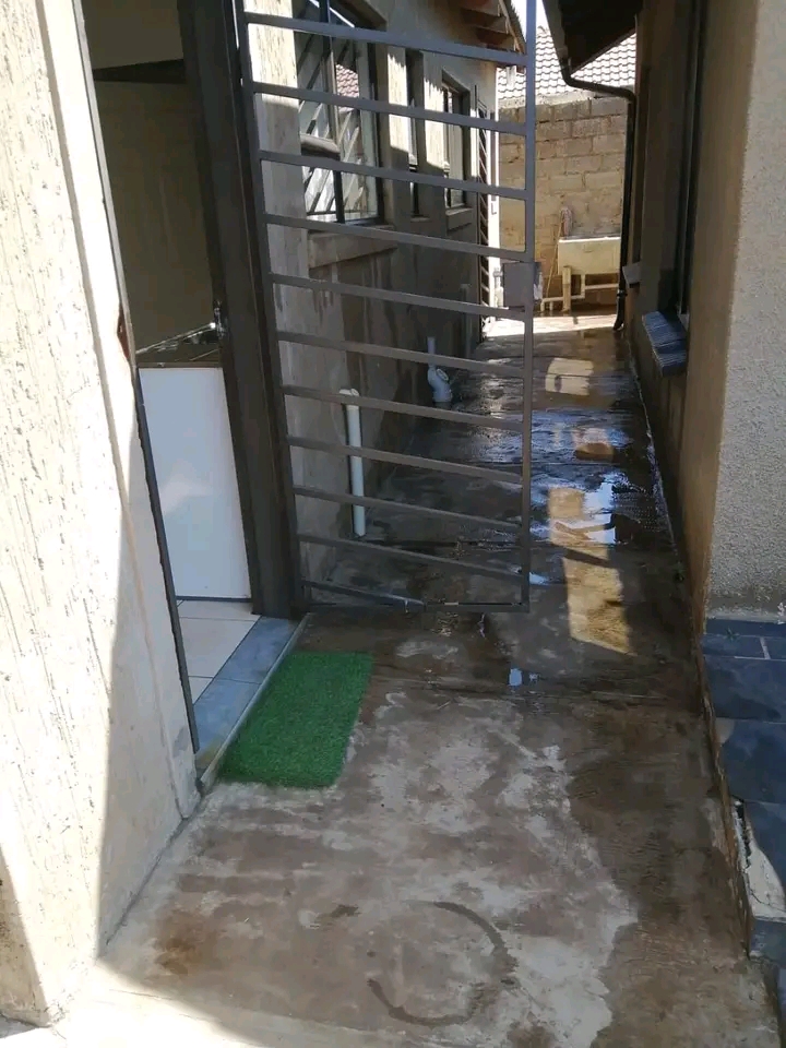Bachelor available for rental in ext. 12. not  in Protea Glen