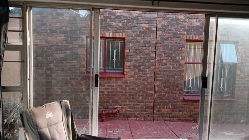 A spacious ensuite is available for r3000 at   in Pimville