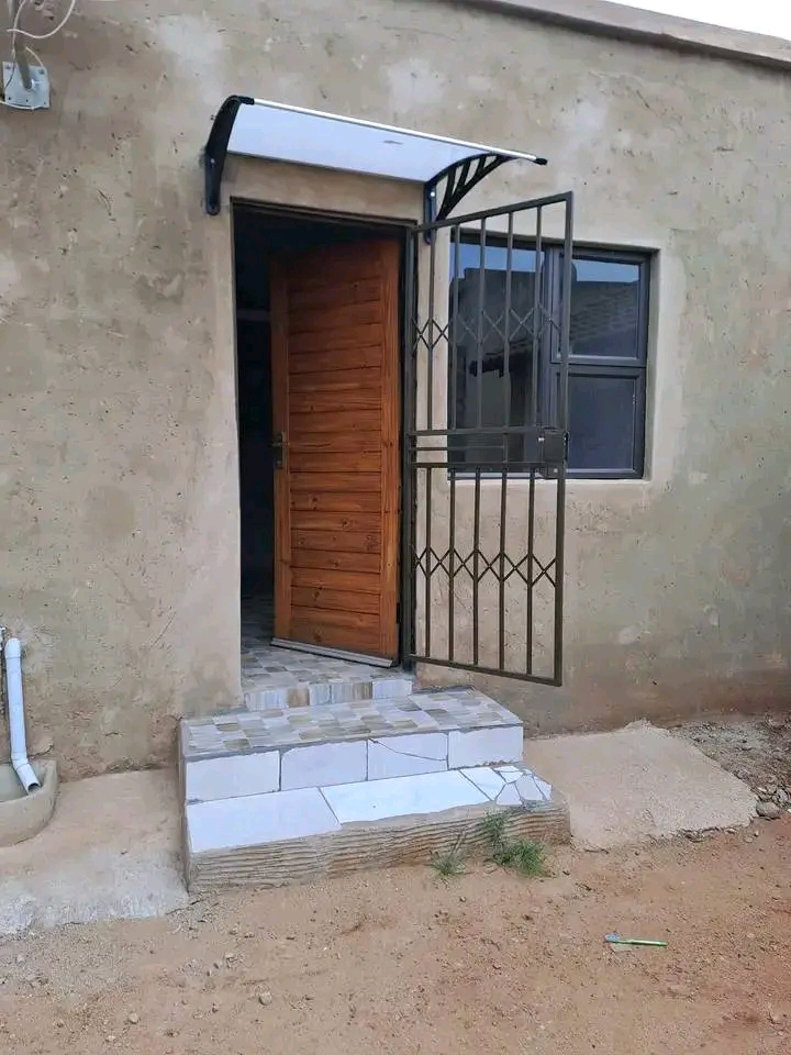 Room is available from today late near pen wh  in Alexandra