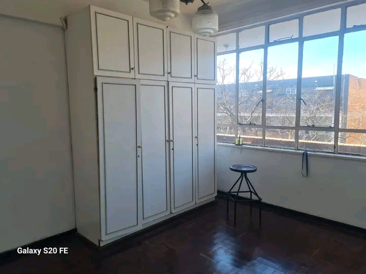 Big room to rent 96 louis botha r2500 includi  in Hillbrow