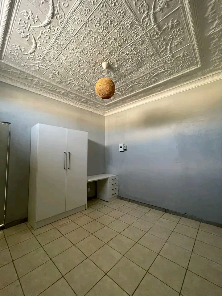 1 bedroom cottage for rental r4500 effective   in Primrose
