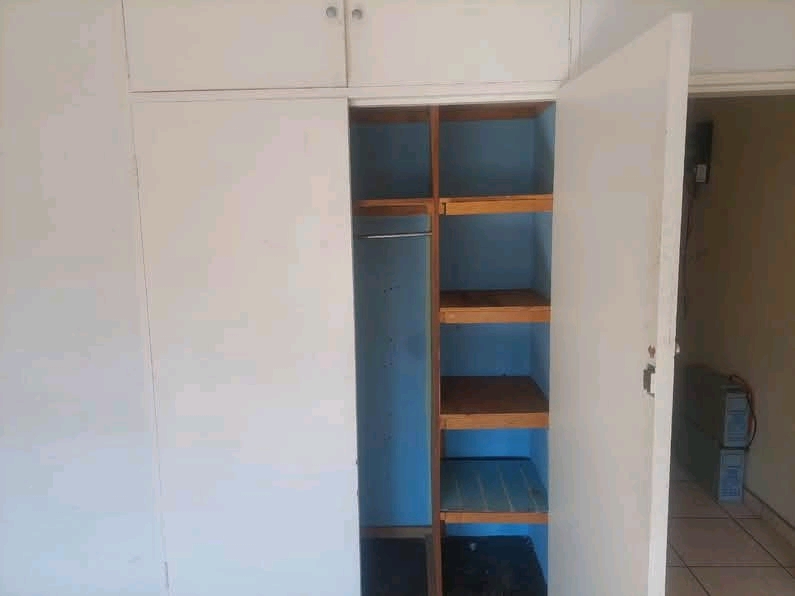 Rooms available in a house 
rent r3500
depo  in Edenvale